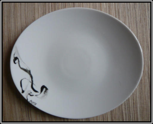 PORCELAN PLATE   white with black   28 cm